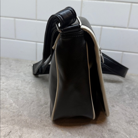 Roots Black and Cream Shoulder Bag - Picture 3 of 10